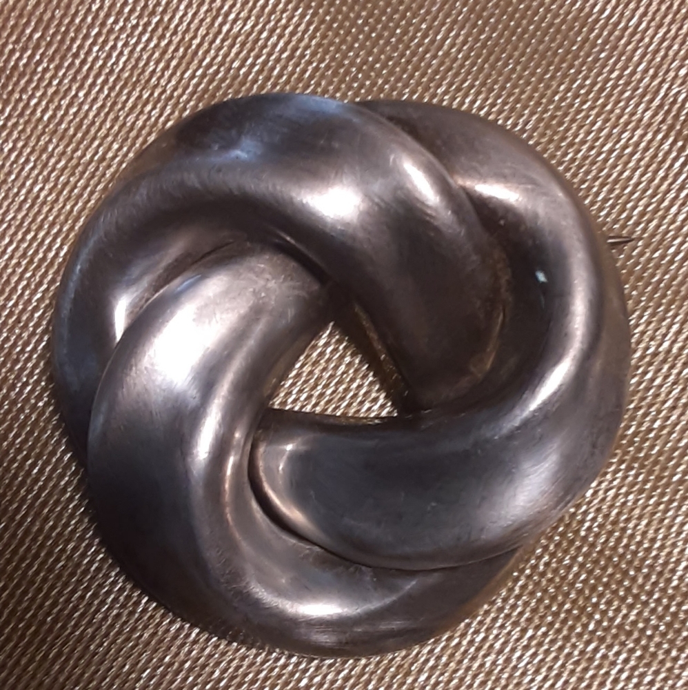 Vintage STERLING SILVER LOVERS KNOT BROOCH c1980